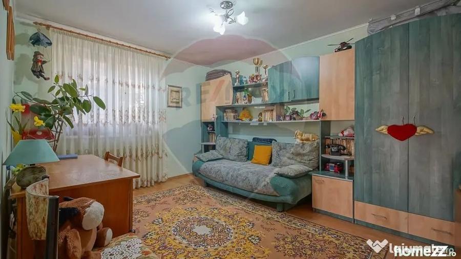 Casă cu 5 camere cu Teren 145 Mp în Dârste