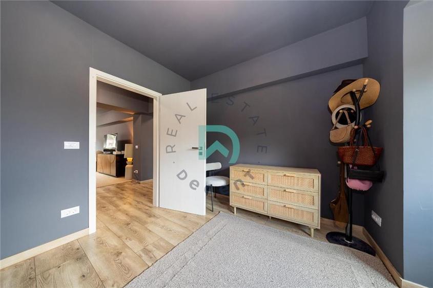 Apartament cu 4 camere decomandat în Răcădău