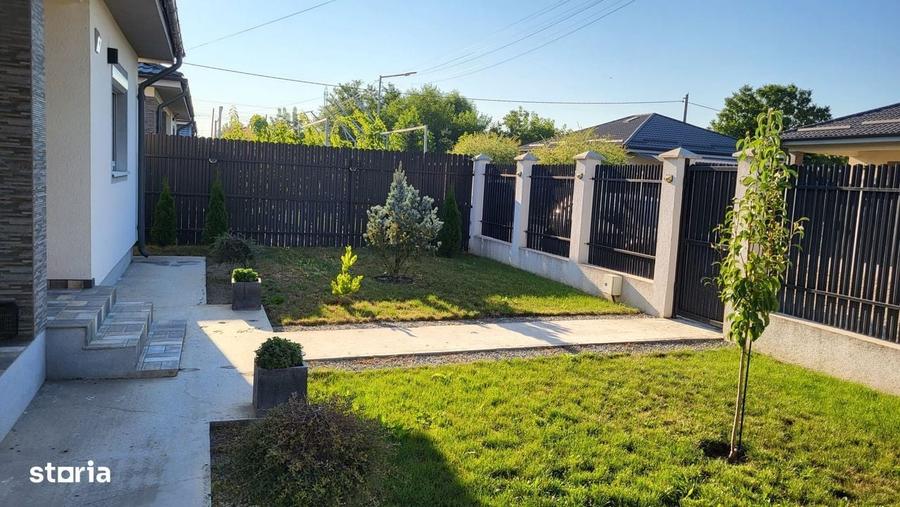 Casă cu 3 camere în Săbăreni