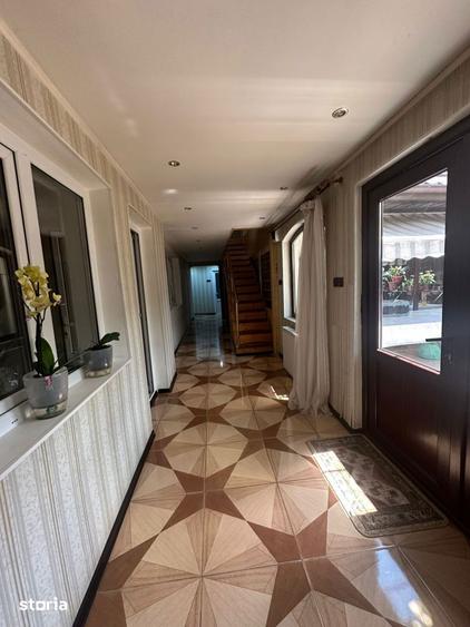 Casă cu 7 camere cu Teren 189 Mp în Plantelor