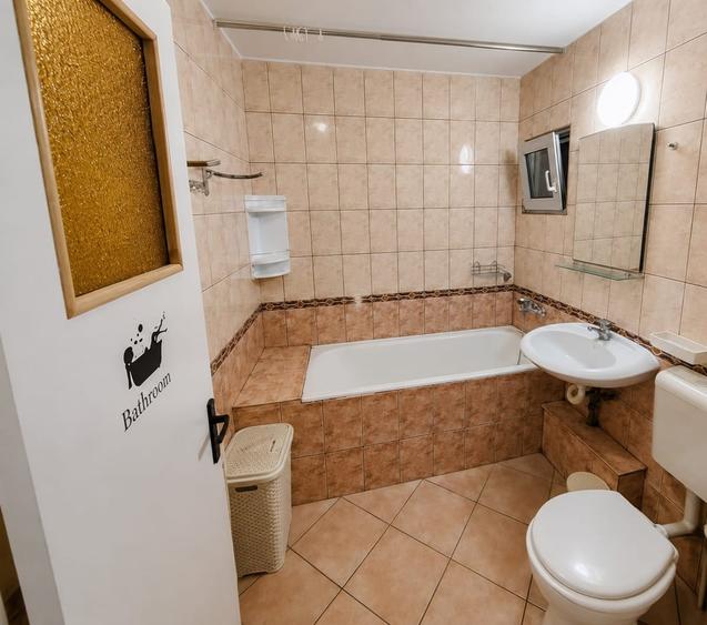 Apartament cu 3 camere decomandat în Lacul Morii