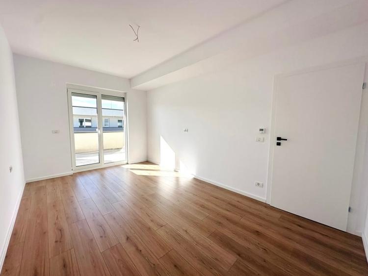 Apartament cu 3 camere decomandat în Aradului