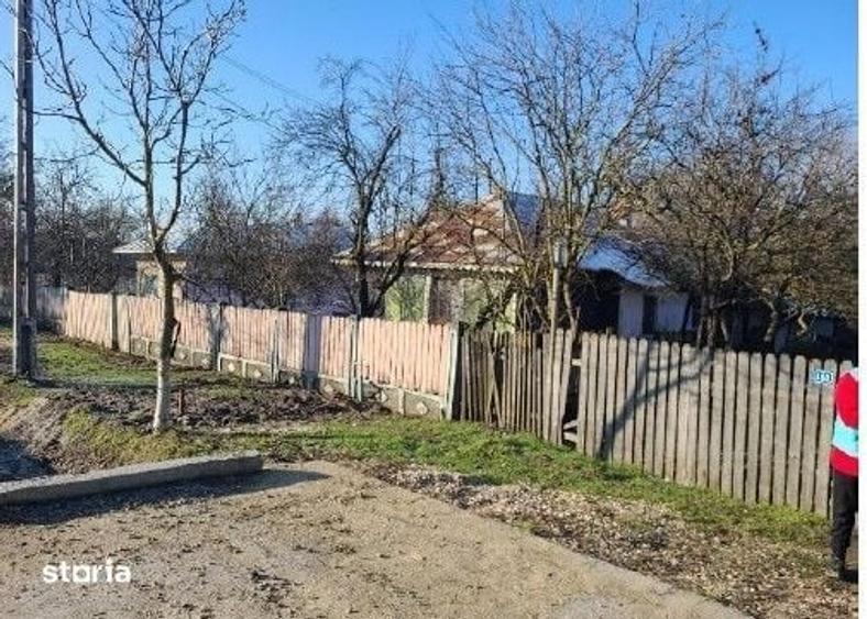 Casă cu 2 camere cu Teren 837 Mp în Blejești
