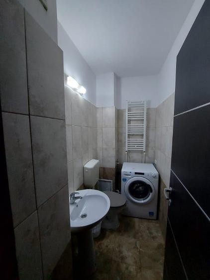 Apartament cu 3 camere semidecomandat în Tomis III
