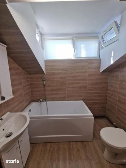 Casă cu 6 camere cu Teren 165 Mp în Vatra Luminoasă