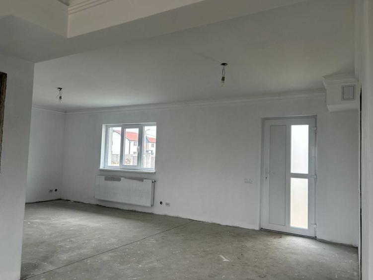 Casă cu 3 camere în Central