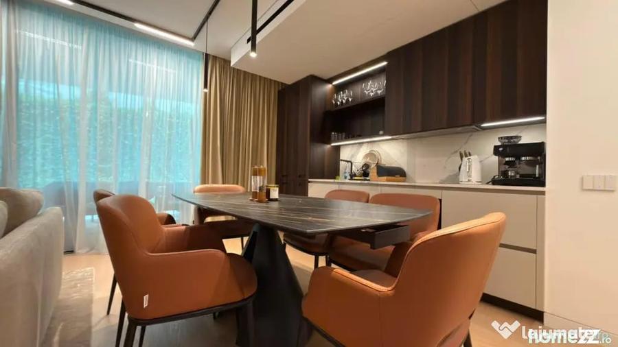 Apartament cu 4 camere semidecomandat în Dorobanți