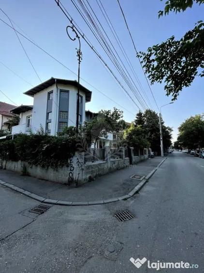 Casă cu 5 camere cu Teren 22 Mp în Central