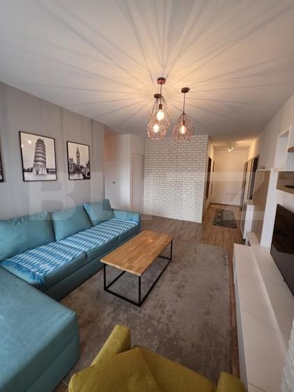 Apartament cu 3 camere semidecomandat, mobilat în Bună Ziua