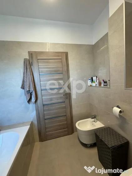 Apartament cu 3 camere semidecomandat în Între Lacuri