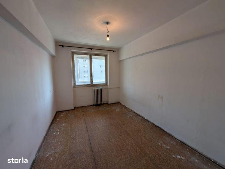 Apartament cu 3 camere decomandat în Tei