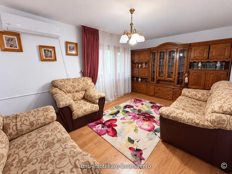 Apartament cu 3 camere decomandat în Sud-Vest