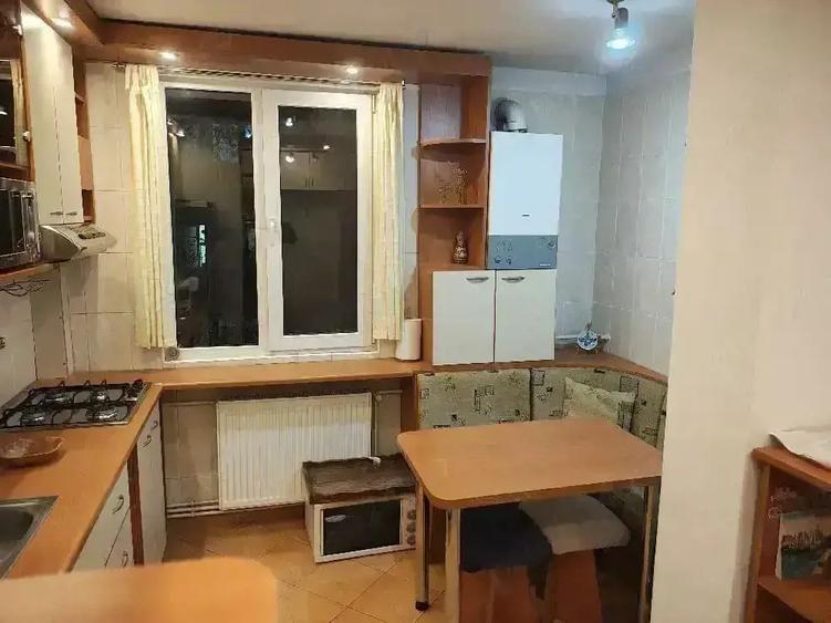 Apartament cu 3 camere nedecomandat în Titan