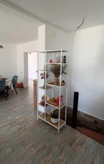 Casă cu 4 camere în Popoveni