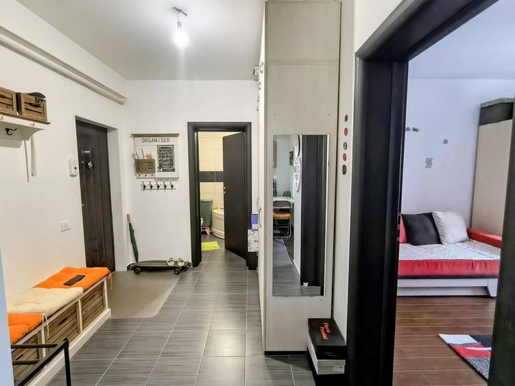 Apartament cu 2 camere decomandat în Roșu