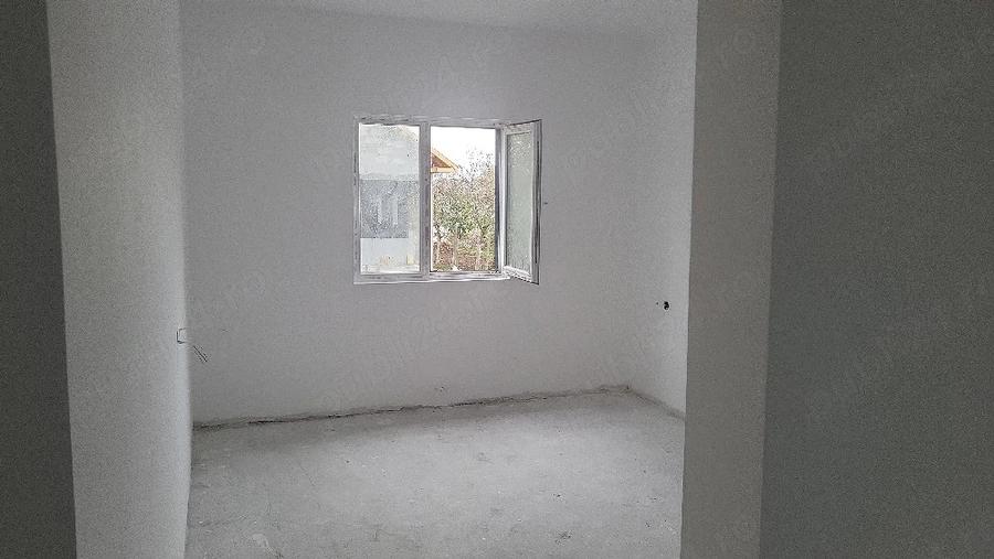 Casă cu 3 camere cu Teren 230 Mp în Lumina