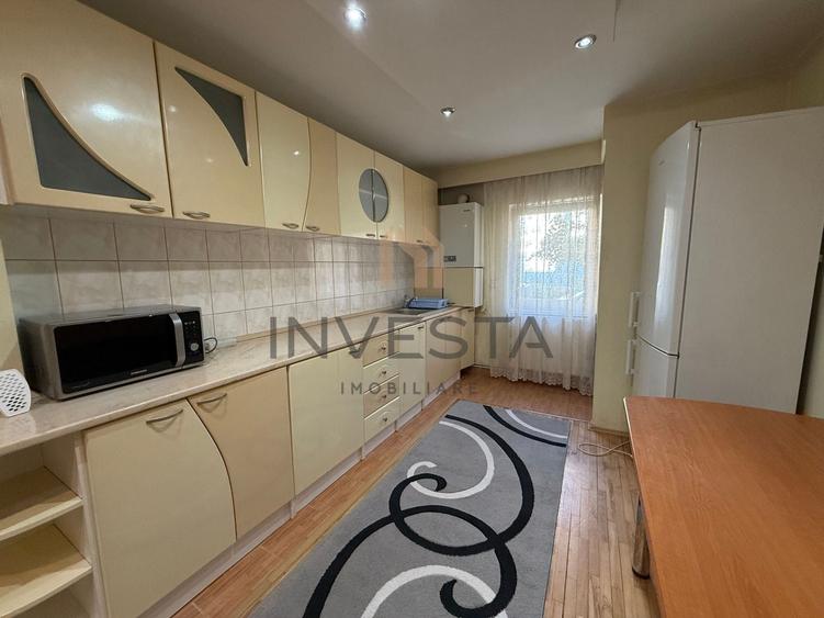 Apartament cu 3 camere decomandat, mobilat în Între Lacuri