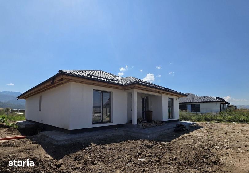 Casă cu 4 camere cu Teren 557 Mp în Central