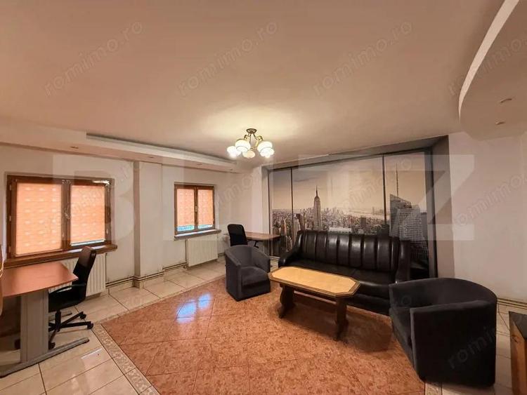 Apartament cu 4 camere decomandat, mobilat în Rovine