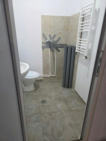 Apartament cu 3 camere decomandat în Jiului