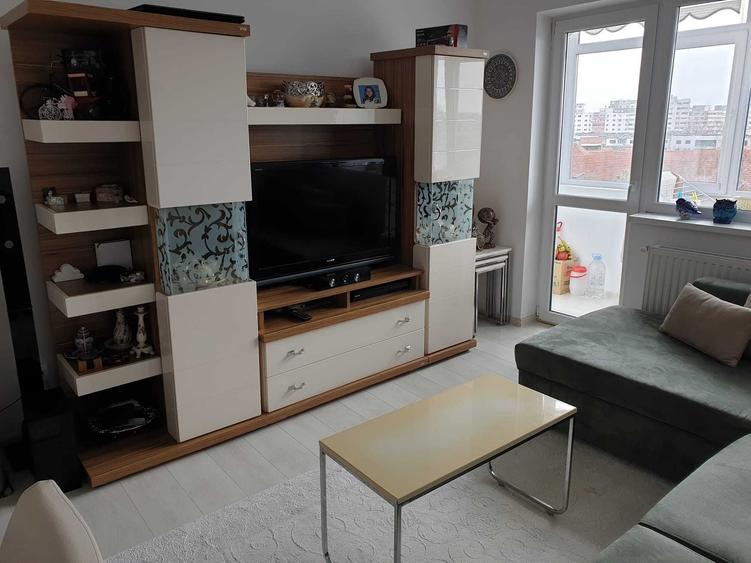Apartament cu 2 camere decomandat în Crâng