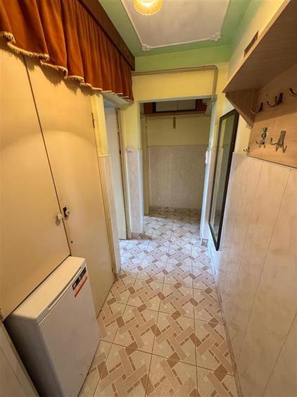 Apartament cu 3 camere semidecomandat în Alexandru cel Bun