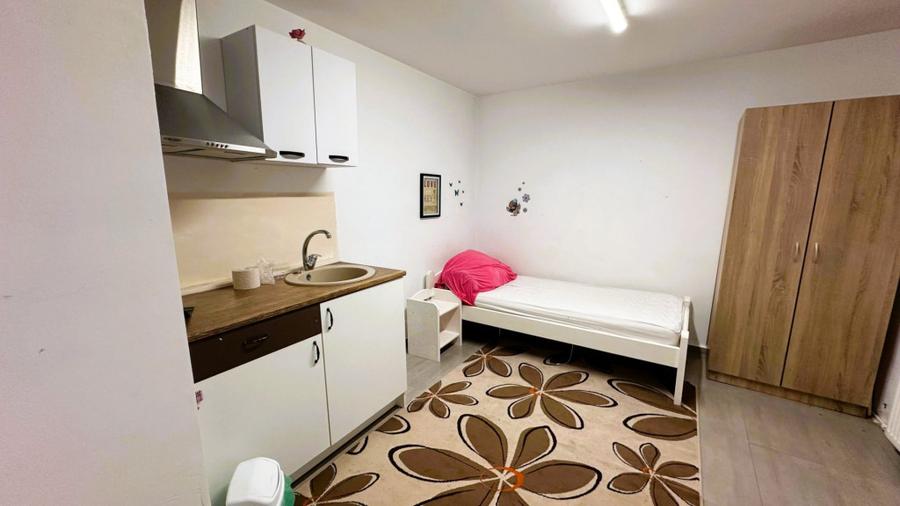 Casă cu 12 camere cu Teren 350 Mp în Central