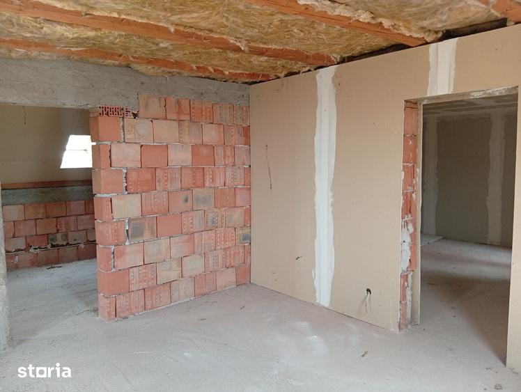 Casă cu 7 camere cu Teren 4500 Mp în Iratoșu