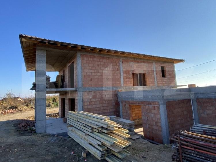 Casă individuală cu 5 camere cu Garaj în Feleacu