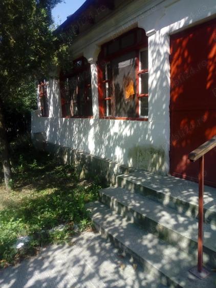 Casă cu 5 camere în Tăriceni