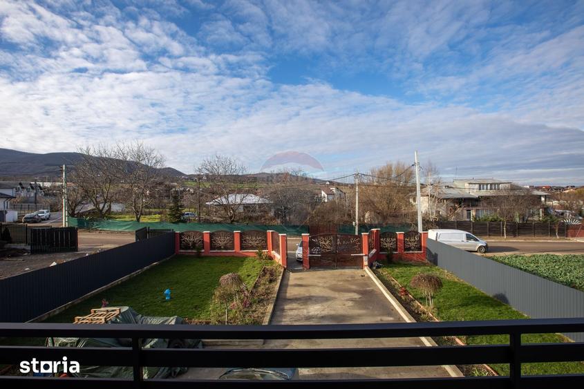 Casă cu 5 camere cu Teren 1000 Mp în Sărata