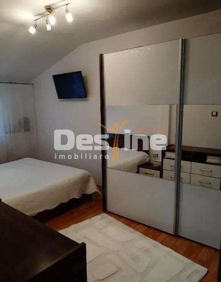 Apartament cu 2 camere decomandat, mobilat în Dâmbovița