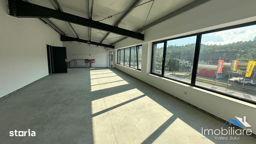 Spațiu comercial, de 550 mp, în Petros