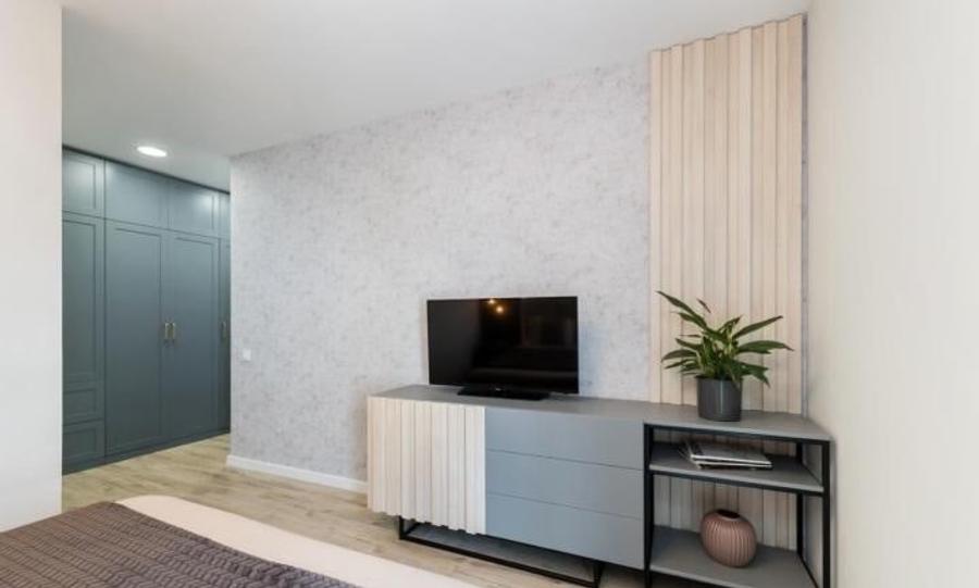 Apartament cu 3 camere semidecomandat, mobilat în Pantelimon