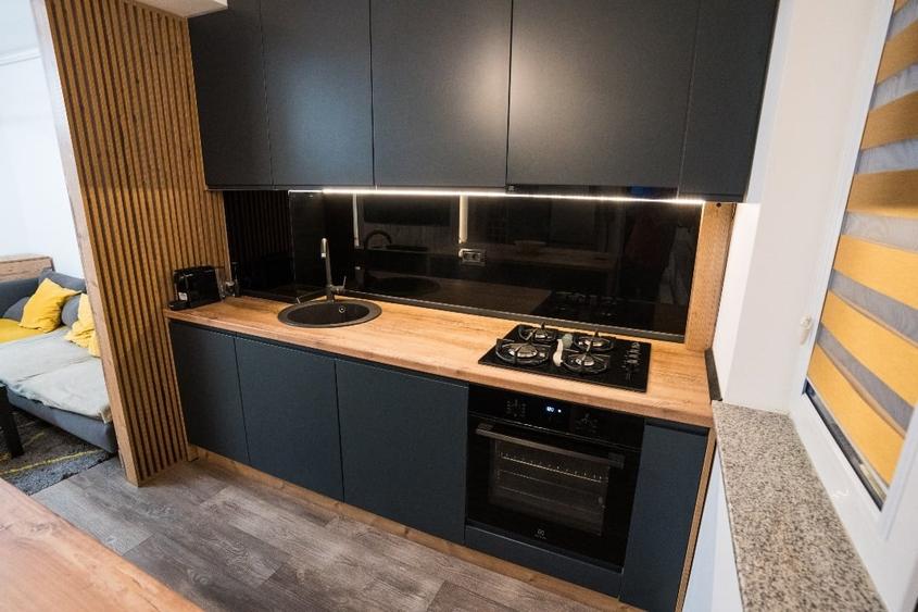 Apartament cu 2 camere semidecomandat, mobilat în Central