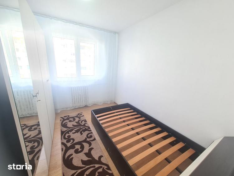 Apartament cu 3 camere semidecomandat în Cornișa