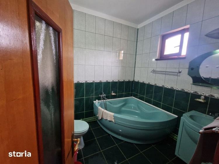 Casă cu 7 camere cu Teren 1500 Mp în Bucovăț