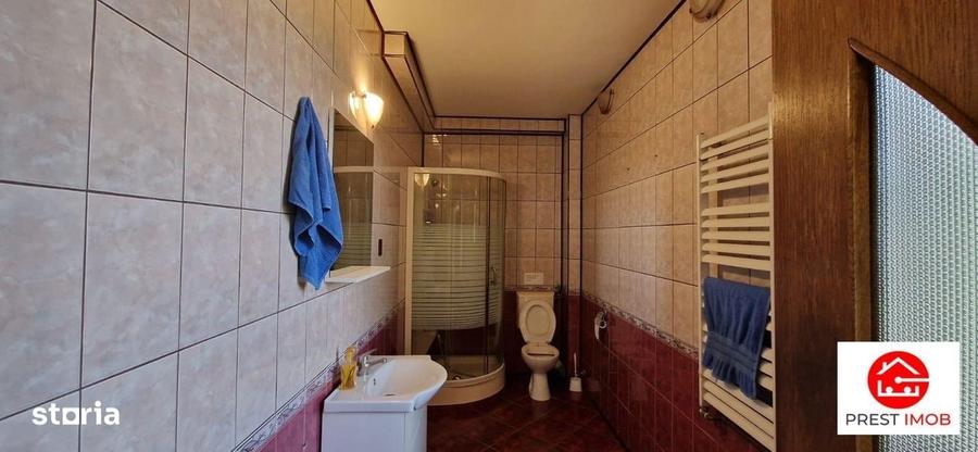 Casă cu 4 camere în Vulcan