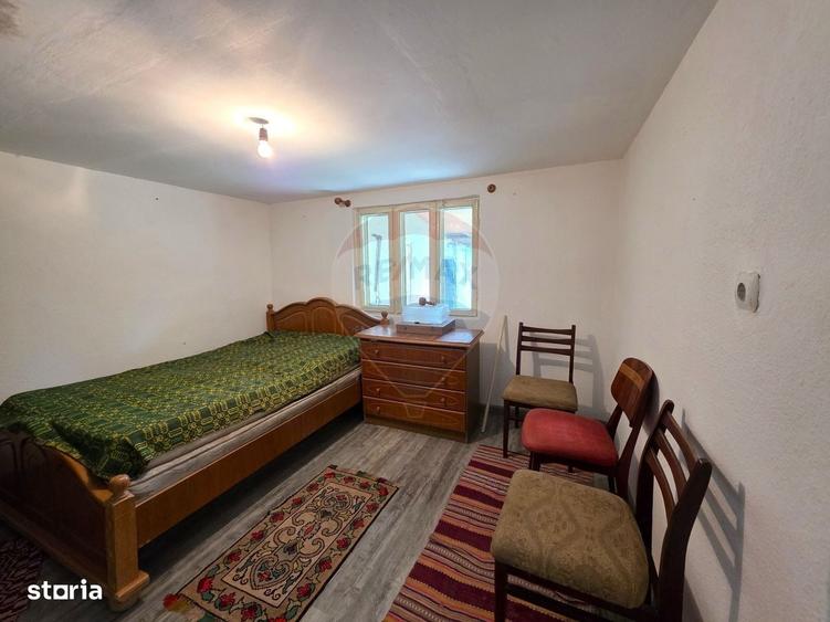 Casă cu 4 camere în Căpățânești