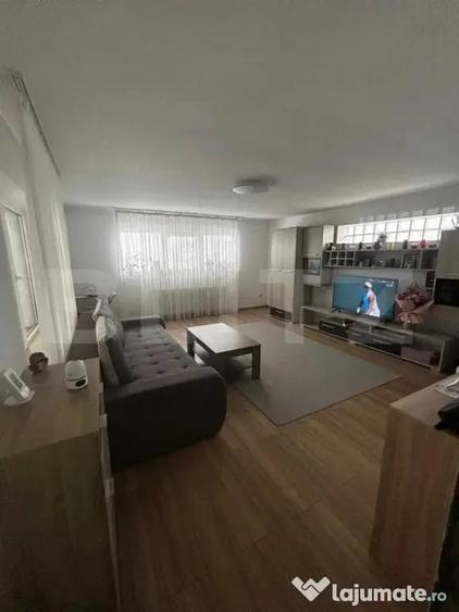 Casă cu 4 camere cu Teren 4472 Mp în Central