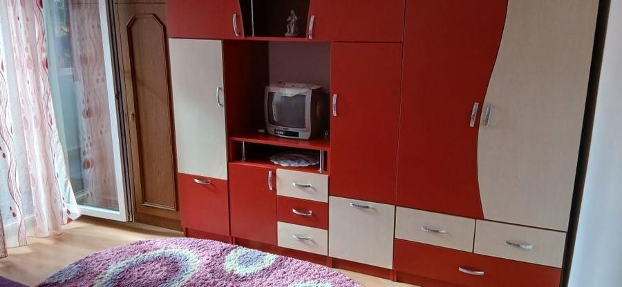 Apartament cu 3 camere semidecomandat în Exterior Vest