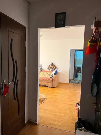 Apartament cu 3 camere decomandat în 1 Mai