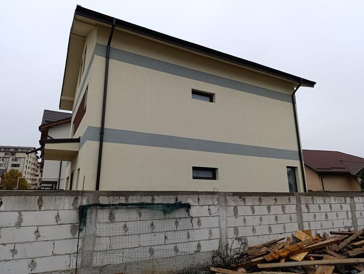 Casă individuală cu 5 camere cu Canalizare în Prelungirea Ghencea