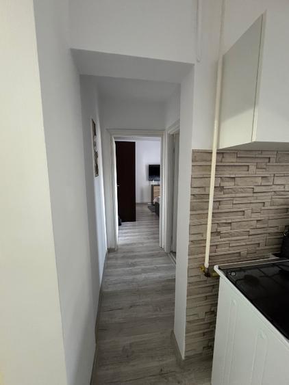 Apartament cu 2 camere semidecomandat, mobilat în Vlahuță