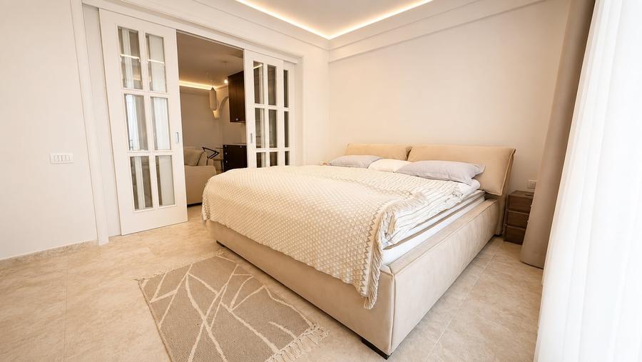 Apartament cu 3 camere decomandat, mobilat în Mamaia-Sat