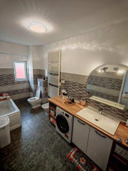 Apartament cu 3 camere decomandat în Exterior Vest