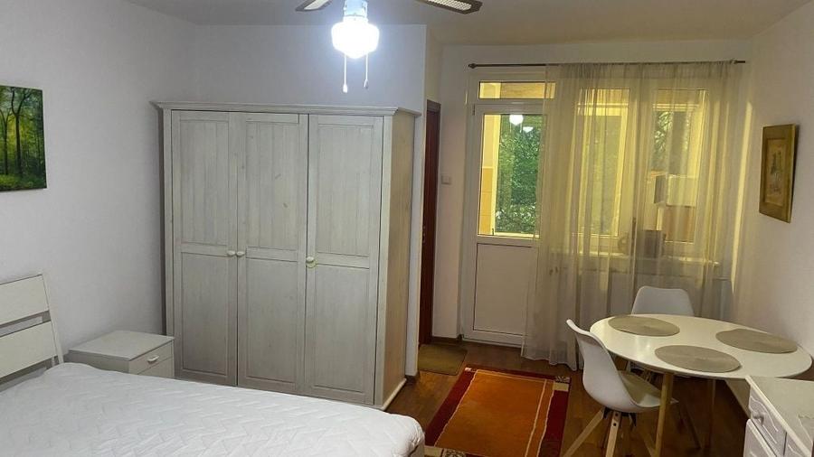 Inchiriez garsoniera pe str.aluminei nr.70 Bl D3 din Oradea - 1
