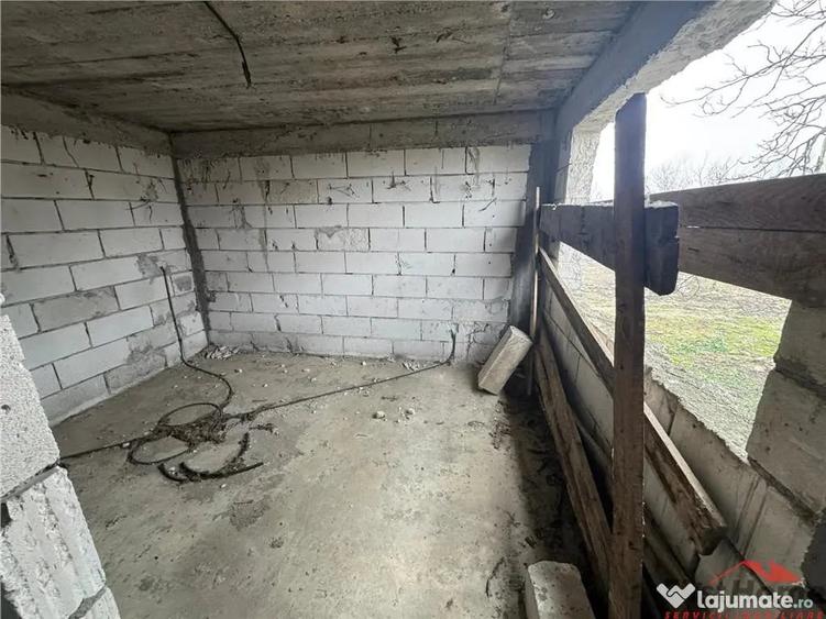 Casă cu 4 camere cu Teren 2000 Mp în Rădulești