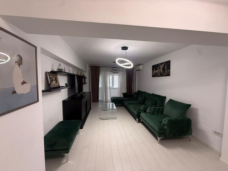Apartament cu 3 camere decomandat în Central