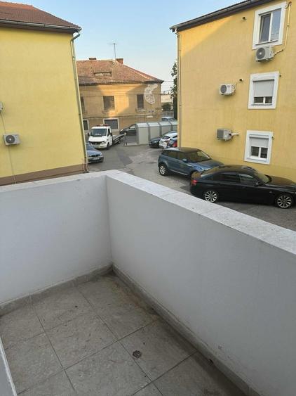 Garsonieră decomandată în Central